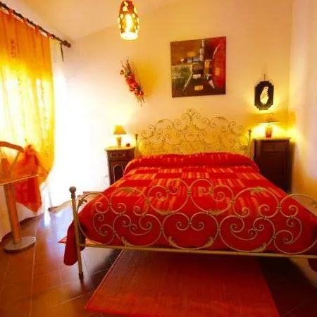 Chalet Pittulongu Chalet Sleeps 9 Olbia