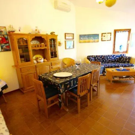 Chalet Pittulongu Chalet Sleeps 9